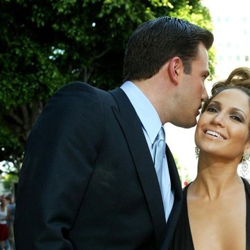 3 Makna Mendalam Kalung Jennifer Lopez dari Ben Affleck