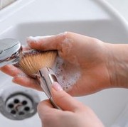 Bikin Cepat Rusak, Hindari 5 Kesalahan Merawat Brush Makeup