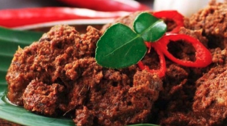 Tahan, Bun! Terlalu Banyak Makan Opor dan Rendang Bisa Alami Hal Ini Sajian Lebaran tidak jauh dari ketupat, opor, dan rendang. Terlalu banyak mengonsumsinya bisa ada efek samping. Tahan diri, jangan sampai alami hal ini ya, Bun.