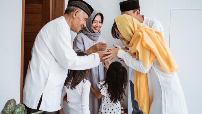 Jangan Panik, 6 Cara Terbaik Hadapi Pertanyaan Klise Saat Lebaran