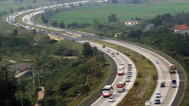 Kemacetan diprediksi akan terjadi pada puncak arus mudik Lebaran pada akhir April ini. Pemerintah dan aparat perlu bersiaga mengantisipasinya.