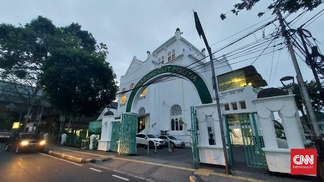 Masjid Cut Mutia Antisipasi lonjakan jemaah salat Id setelah Masjid Istiqlal batal menggelar salat Id berjemaah.