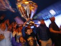 FOTO: Pesta Suporter Man City Usai Juara Liga Inggris