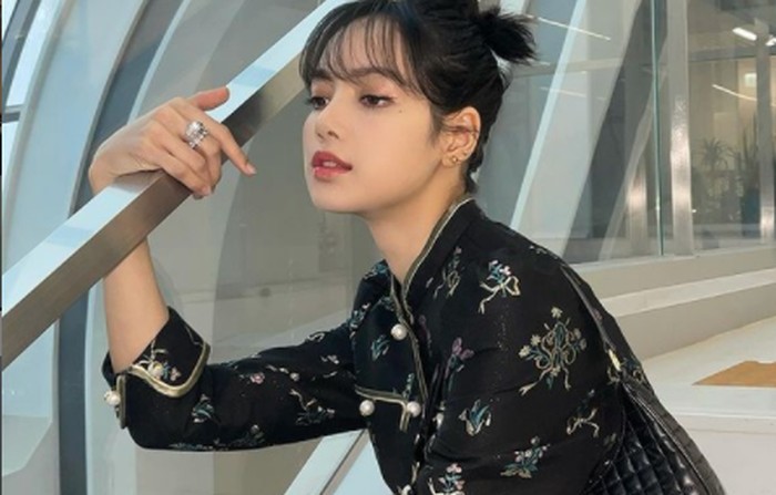Selain Jennie, Lisa yang berasal dari Thailand juga masuk dalam jajaran rapper handalnya Blackpink / foto: instagram.com/lalalalisa_m