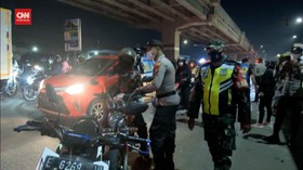 VIDEO: Pemudik Bermotor Menyemut Di Bekasi, Petugas Kewalahan