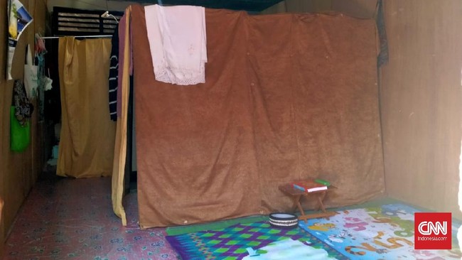 Tahun ini kali ke-15 jemaat Ahmadiyah di NTB merayakan dan menjalani Ramadan juga Idulfitri di pengungsian. Mereka belum juga bisa pulang ke kampung halaman.