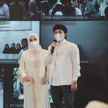 Potret Atta Halilintar & Aurel Memberikan Santunan Menjelang Lebaran