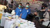 FOTO: Bahaya Ledakan Petasan Berujung Hilangnya Nyawa Dalam sepekan terakhir setidaknya delapan orang tewas karena ledakan petasan di sejumlah wilayah di Pulau Jawa. Terbaru ada di Kebumen (4) dan Kediri (1).