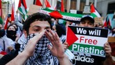 FOTO: Dukungan Pro Palestina dari Jalanan Amerika Aksi dukungan untuk Palestina berlangsung di sejumlah kota di Amerika Serikat, menyusul puluhan warga Palestina tewas karena serangan Israel.