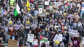 FOTO: Dukungan Pro Palestina dari Jalanan Amerika Aksi dukungan untuk Palestina berlangsung di sejumlah kota di Amerika Serikat, menyusul puluhan warga Palestina tewas karena serangan Israel.