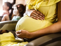 Bayi Lahir di Pesawat, Dapat Tiket Penerbangan Gratis hingga 90 Kali