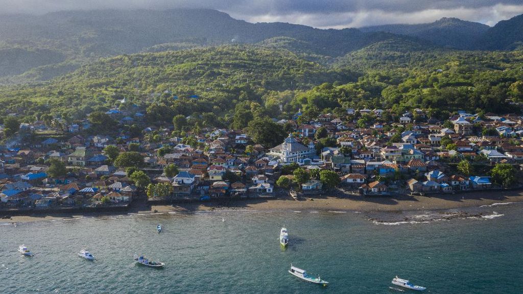 BMKG Catat 74 Gempa Susulan Guncang di Adonara Flores Timur