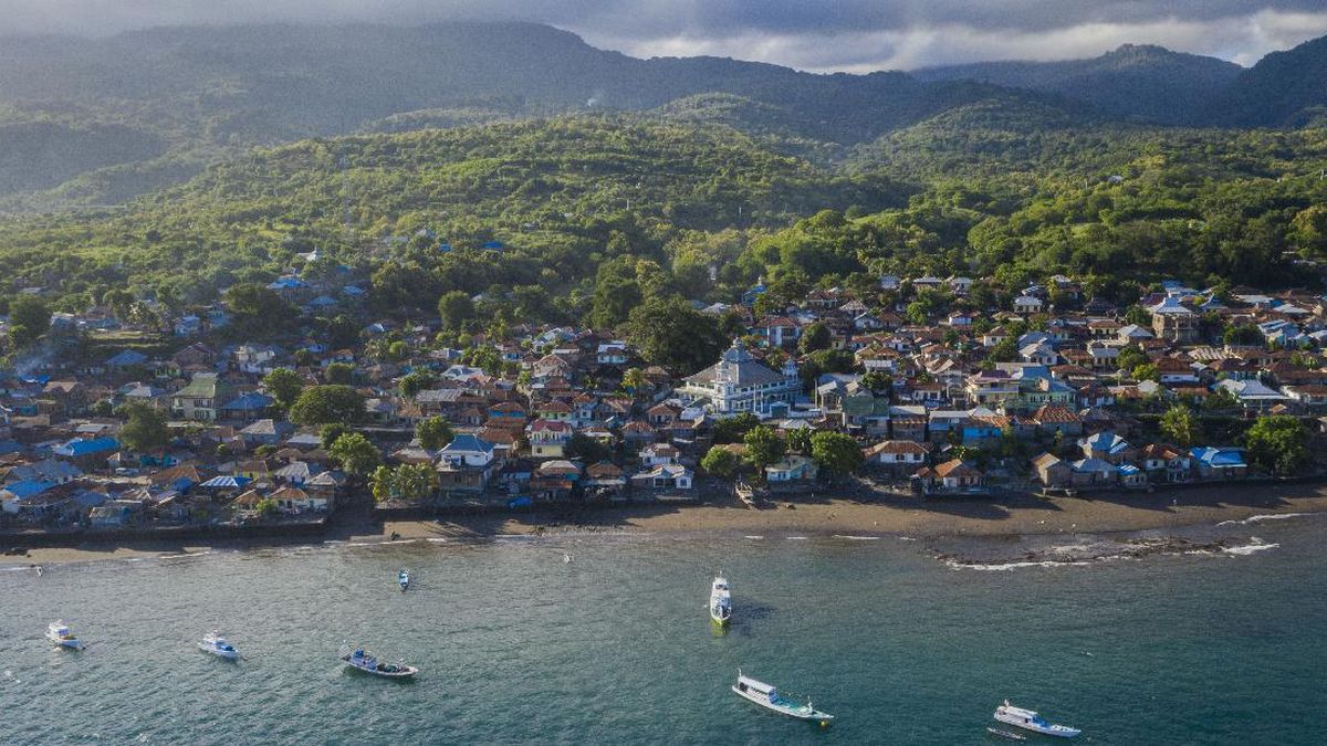 BMKG Catat 74 Gempa Susulan Guncang di Adonara Flores Timur