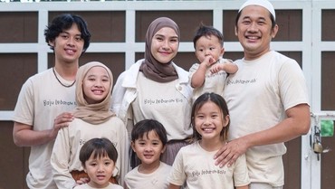 Gemasnya Baju Lebaran Keluarga Hanung Bramantyo dan Zaskia Adya Mecca