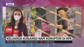 VIDEO: Keluarga Kunjungi Napi Koruptor di KPK