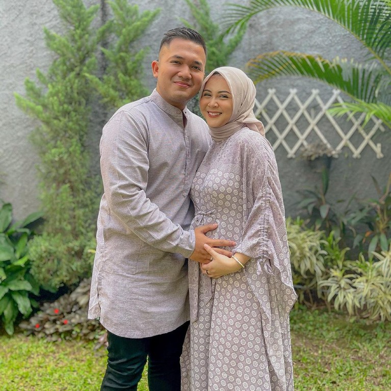 Kesha Ratuliu dan Adhi Permana