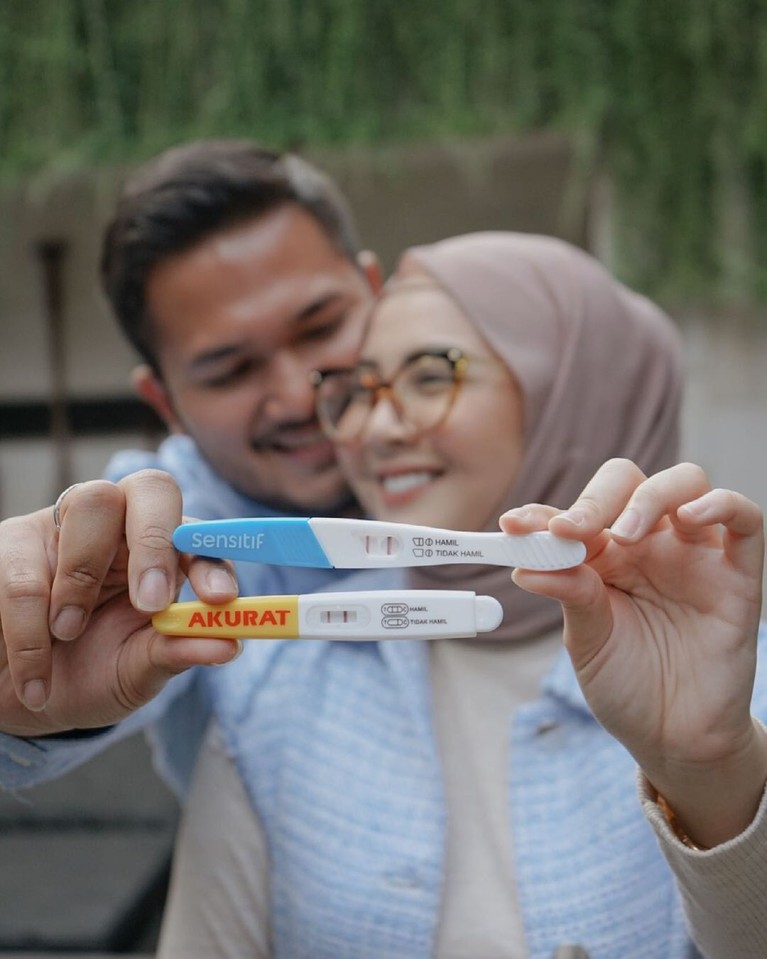 Kesha Ratuliu dan Adhi Permana