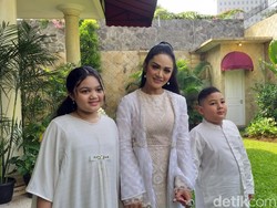 Krisdayanti Lebaran di Jakarta, Raul Lemos Masih Tertahan di Timor Leste