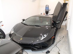 Terlalu! Traveling dan Beli Lamborghini-Ferrari Pakai Dana Bantuan COVID-19