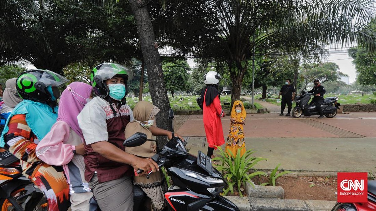 FOTO: Ketika Jakarta Tiadakan Ziarah Kubur Saat Idul Fitri
