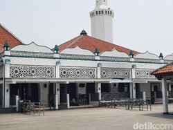 Mudik Dilarang, Masyarakat Pilih Wisata Religi ke Makam Luar Batang