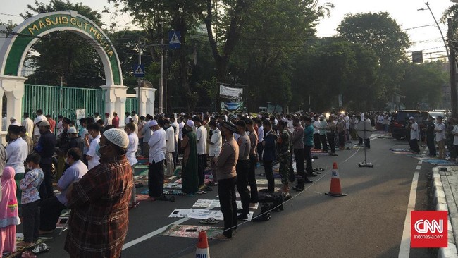 Penyelenggaraan salat Ied di Masjid Cut Meutia, Menteng, Jakarta Pusat tak hanya didominasi warga Kelurahan Menteng, tetapi juga dari berbagai wilayah Jakarta.