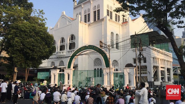 Masjid Cut Meutia, Menteng, Jakarta Pusat menggelar salat Ied berjamaah dengan menerapkan protokol kesehatan.