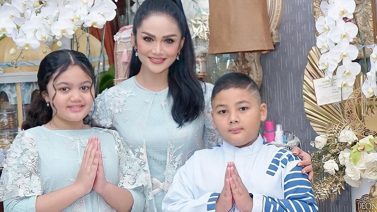 Momen Lebaran Krisdayanti