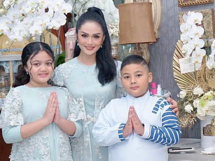 Cara KD Ajarkan 2 Anaknya Tetap Bersyukur Meski Lebaran Tanpa Raul Lemos