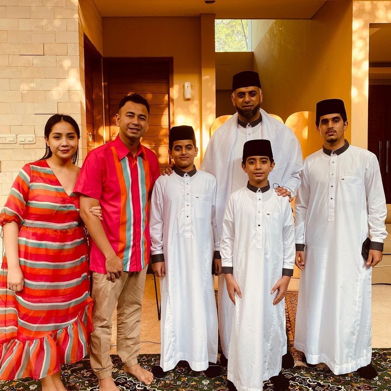 Momen Para Artis Merayakan Hari Raya Idul Fitri Momen Para Artis Merayakan Hari Raya Idul Fitri