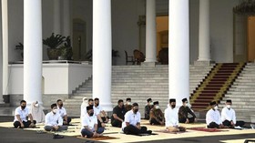 Jokowi dan Iriana Salat Ied di Istana Bogor