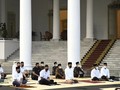 Jokowi dan Iriana Salat Ied di Istana Bogor