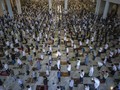 FOTO: Khusyuk Salat Ied 1442 H di Penjuru Nusantara