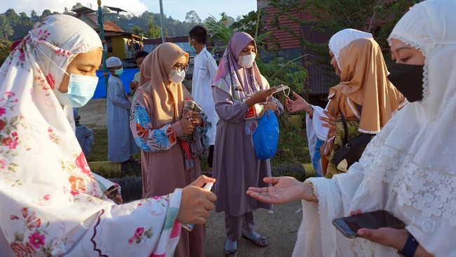Satgas Covid-19 mengungkapkan empat strategi yang dijalankan sebagai upaya mempertahankan kepatuhan masyarakat dalam menjalankan protokol kesehatan ketat.