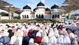 Bacaan Takbir Sholat Idul Fitri yang Benar dan Tata Caranya