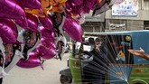 FOTO: Momen Hari Kemenangan Idulfitri 1442 H Muslim Sedunia Selepas berpuasa sebulan penuh selama Ramadan, pada 1 Syawal 1442 Hijriah, umat Muslim sedunia merayakan hari raya Idulfitri atau Lebaran 2021.