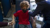 FOTO: AS Vaksinasi Anak Usia 12-15 Tahun Pakai Vaksin Pfizer Amerika Serikat mulai membagikan vaksin corona buatan Pfizer kepada anak berusia 12-15 tahun.