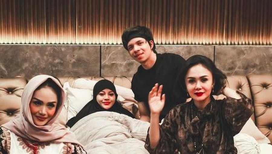 aurel hermansyah dijenguk KD dan Yuni Shara