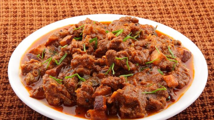 Cara Menghangatkan Opor Ayam dan Rendang Sisa Lebaran Agar Aman Dikonsumsi