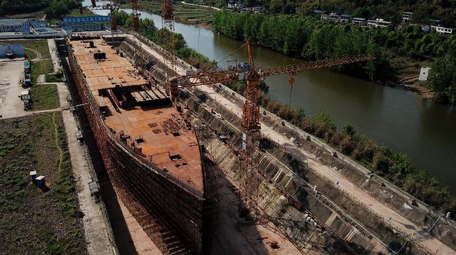 Replika Titanic yang dibangun di Sichuan dibuat seautentik mungkin dengan kapal yang karam di Samudera Atlantik setelah menghantam gunung es pada 1912 silam.
