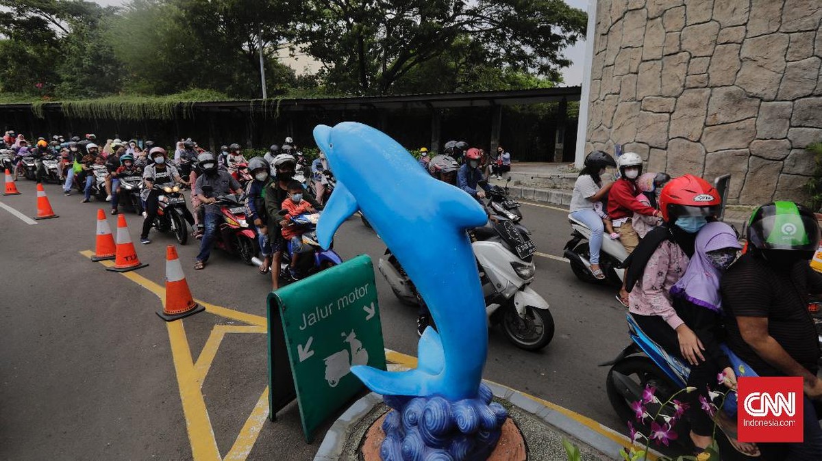FOTO: Menyerbu Ancol dan Ragunan di Hari Kedua Lebaran