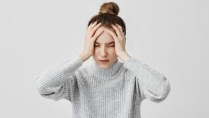 5 Efek Negatif Stres Terhadap Wajah, Muncul Jerawat hingga Kulit Kering