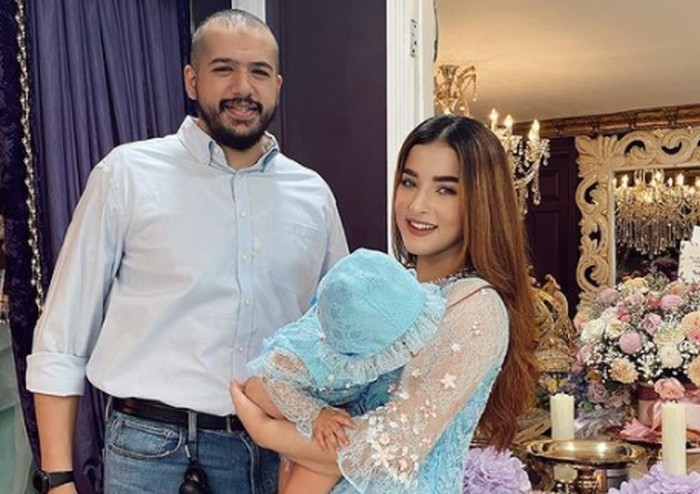 Lebaran pertama bersama si ayang (putrinya), keluarga Tasya Farasya kompak pakai baju senada / foto: instagram.com/tasyafarasya