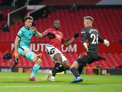 Turun Minum, Liverpool Ungguli Man United 2-1