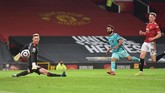 FOTO: Liverpool Hajar Man Utd, Buka Asa ke Liga Champions Liverpool mengalahkan Manchester United 4-2 dan meraih poin penting untuk lolos ke Liga Champions musim depan.