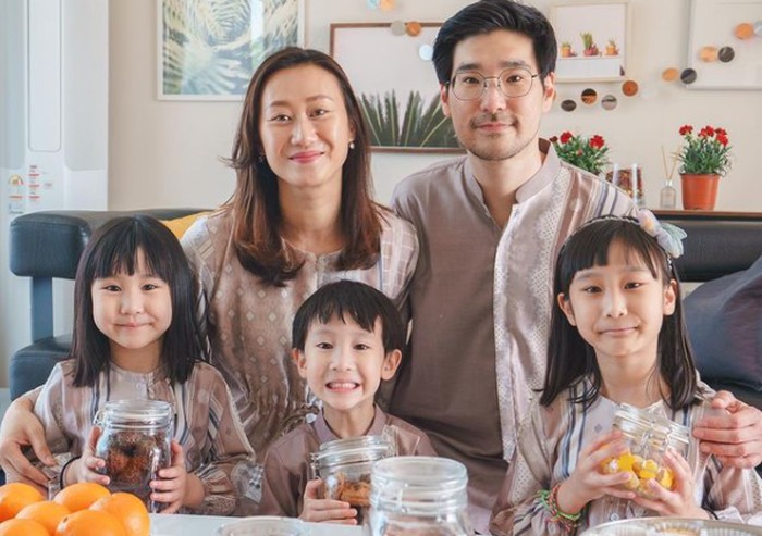 Meskipun rindu suasana lebaran di Bandung, Kimbab Family tetap rayakan Lebaran dengan kue-kue khas Indonesia di Korea / foto: instagram.com/ginasselvina