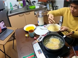 3 Momen Masak Jerome Polin, Bikin Ayam Geprek hingga Rendang