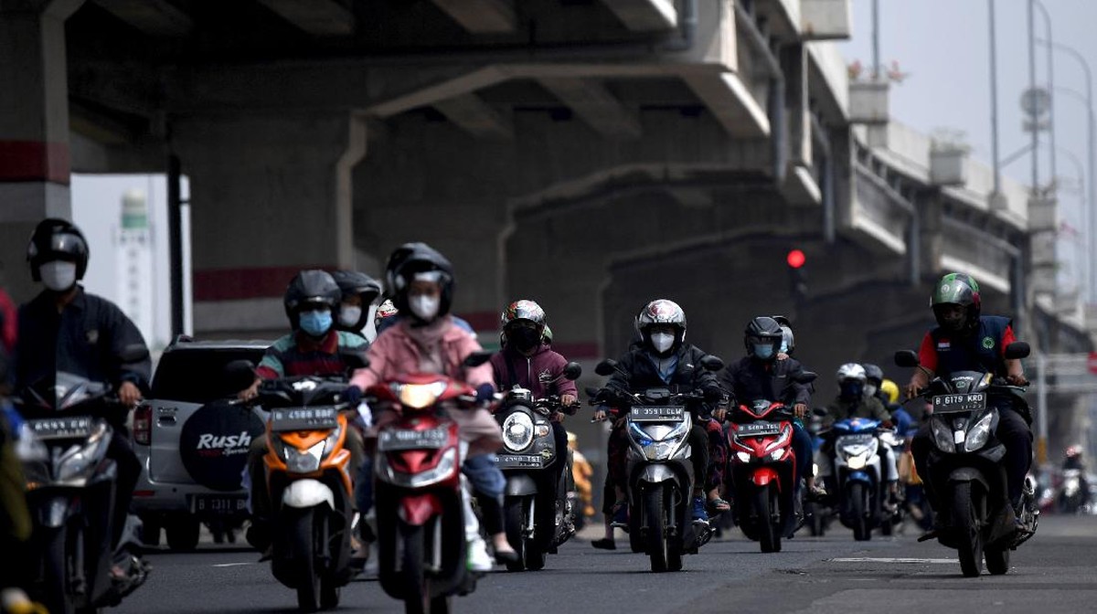 FOTO: Gelombang Mudik Lokal di Kalimalang Bekasi