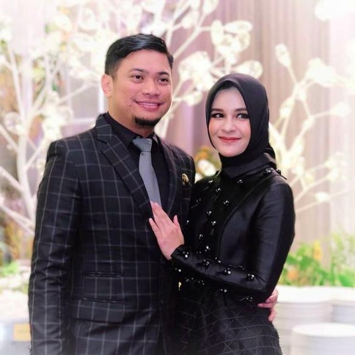 <p>Seperti pasangan romantis lainnya, Priska dan suaminya tak lupa merayakan ulang tahun pernikahan mereka. Beberapa waktu lalu, mereka merayakan ultah pernikahan ke-10, Bunda (Foto: Instagram @priskaparamita)</p>