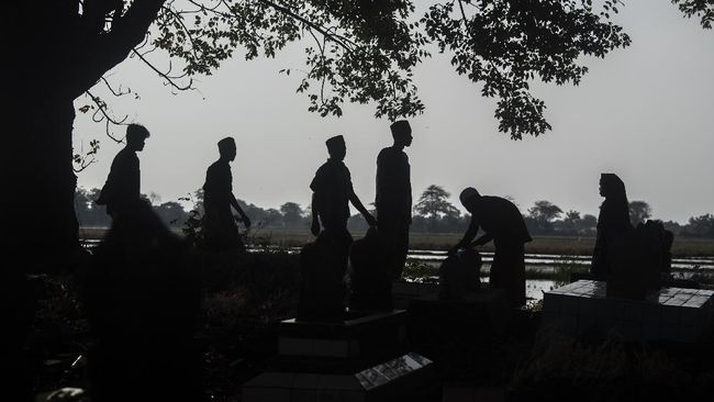 Bamus Betawi: Larangan Ziarah Kubur untuk Kemaslahatan Ketua Bamus Betawi menyatakan larangan ziarah kubur harus dihormati karena saat ini Jakarta masih dalam kondisi darurat pandemi.